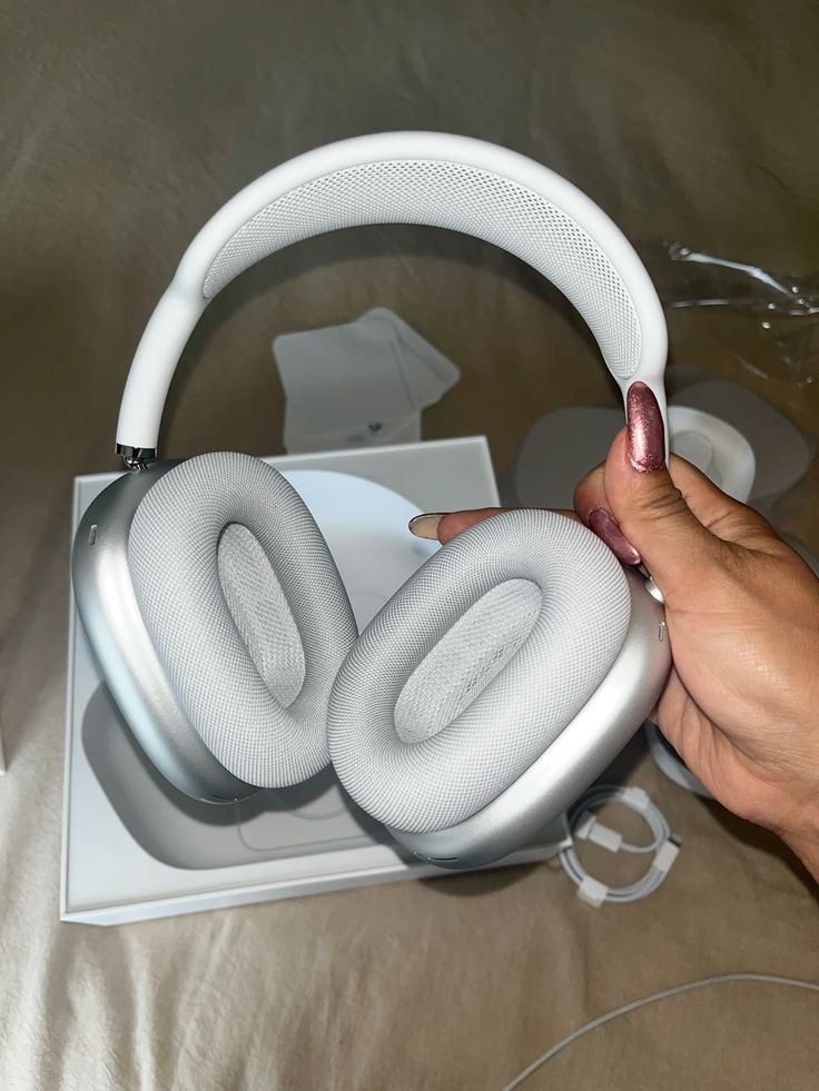Airpods Max HeadPhones (Magnetic Cups) with Box & Case